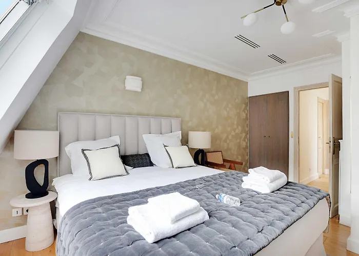 Sumptuous - 4ch-8p - Champs Elyseees Appartement